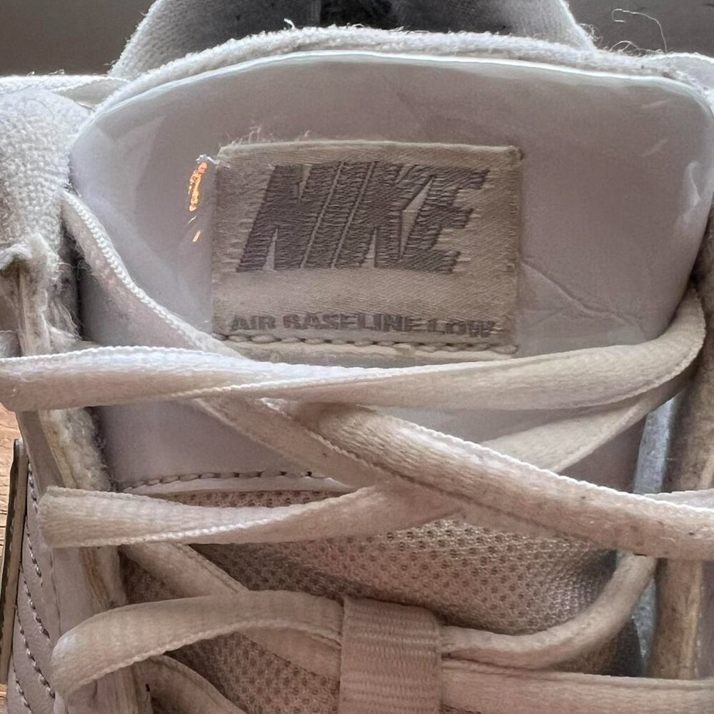 USED Nike Air Baseline Low Men’s 7.5 Basketball Shoes White Silver 386240-111 - Picture 2 of 8